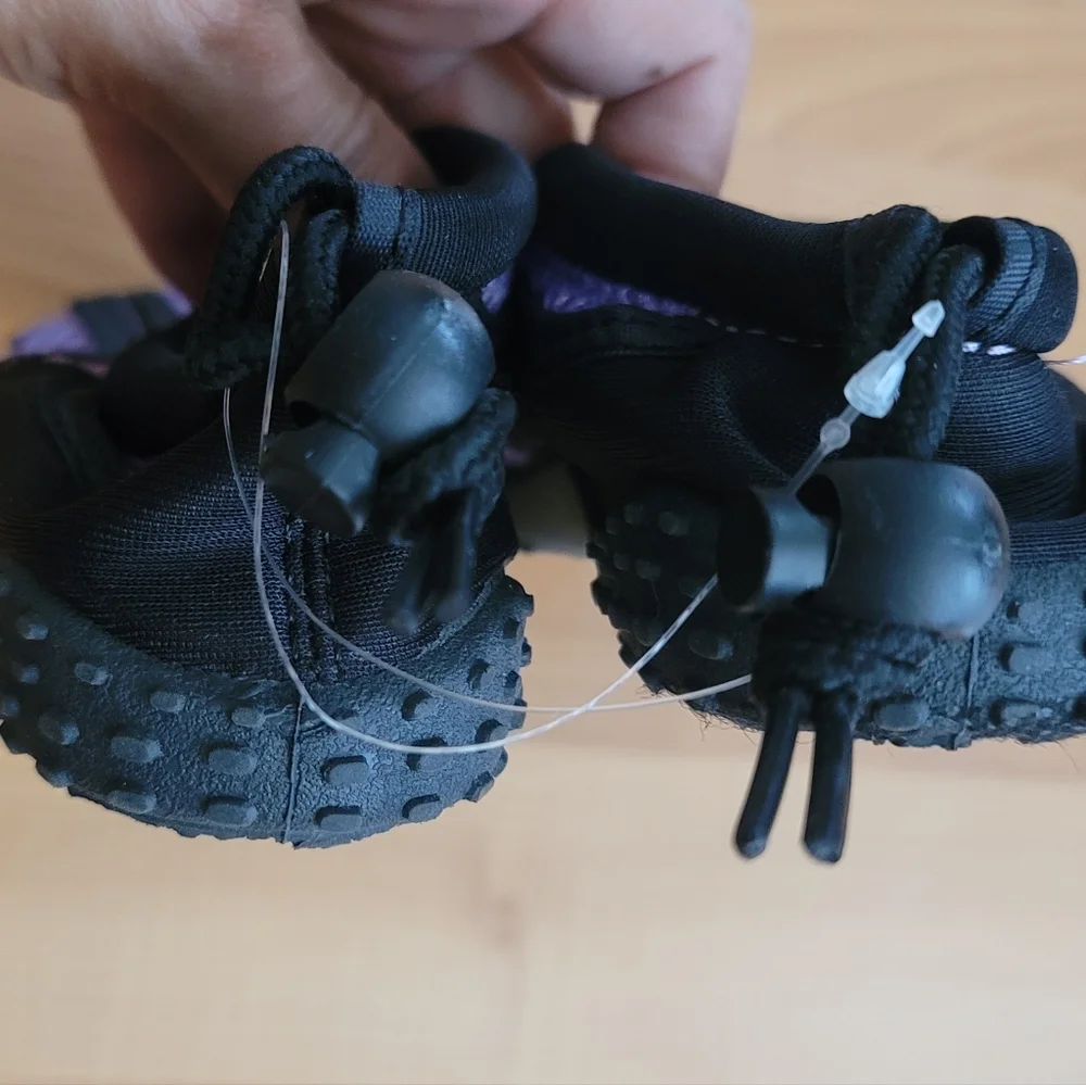 NWOT Kid’s Size 10 Easy Wave Water Shoes Swim Stretch on Beach Pool Mesh Shoe